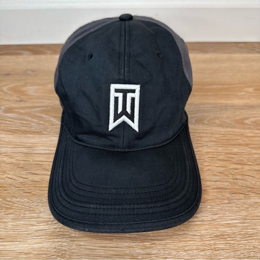 Nike Golf Tiger Woods Black Gray Adjustable Hat